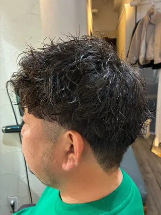 ショート パーマ メンズ 鈴木 英治のヘアスタイル