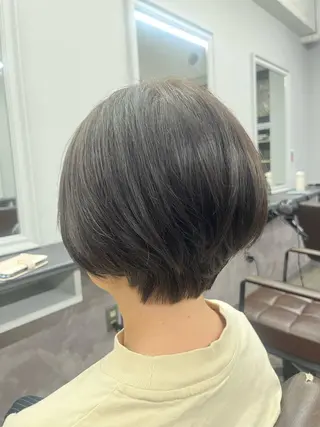 ショート カラー 山口 詩織のヘアスタイル