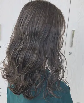 セミロング T Akaneのヘアスタイル