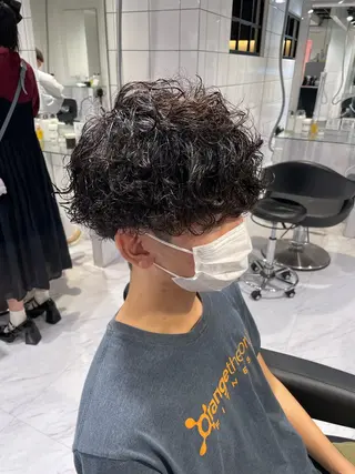 ショート カラー パーマ ヘアアレンジ メンズ アイブロウ スパイキー/フェザー /波巻き/かいとのヘアスタイル