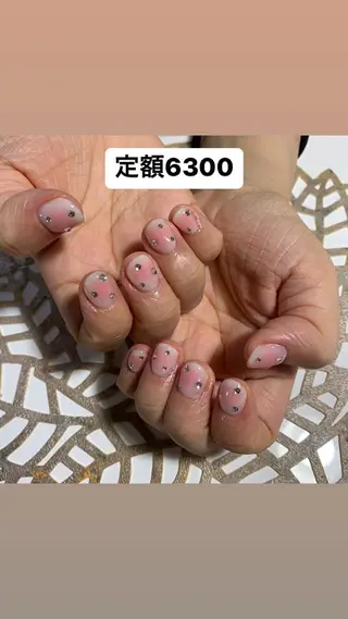 ネイル 艶々の美爪を〜 【リリアーナ】のネイルデザイン