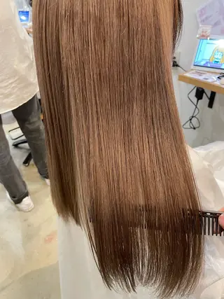 ロング 梅田ストレート💕 赤み消し透明感カラーのヘアスタイル