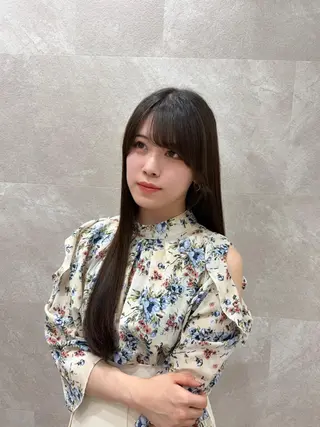 セミロング 韓国ヘアケアブリーチ 莉奈のヘアスタイル