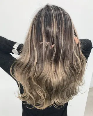 カラー LINOET名古屋 ブリーチ/ハイトーンのヘアスタイル
