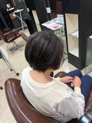 ショート 岸田 奈々/ 艶髪/トレンドカラーのヘアスタイル