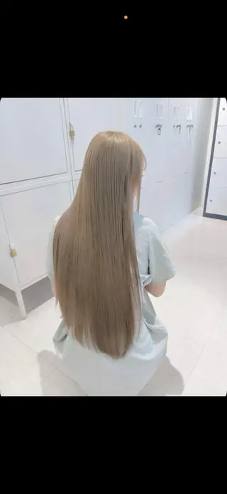 ロング ニトウ レイナのヘアスタイル