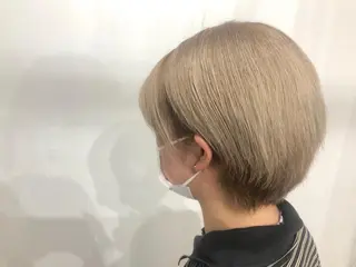 カラー white.梅田 デザインカラー🦄のヘアスタイル