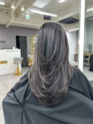 ロング 韓国風 白髪ぼかし NAOTOのヘアスタイル