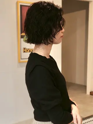 ショート カラー パーマ (h)wim ウィムのヘアスタイル
