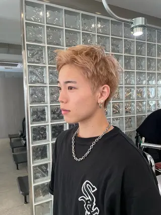 ショート メンズ ブリーチなしダブル ブリーチカラー優海のヘアスタイル