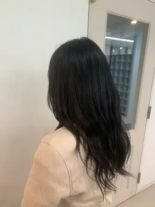 ロング カラー 室谷 ゆりあのヘアスタイル