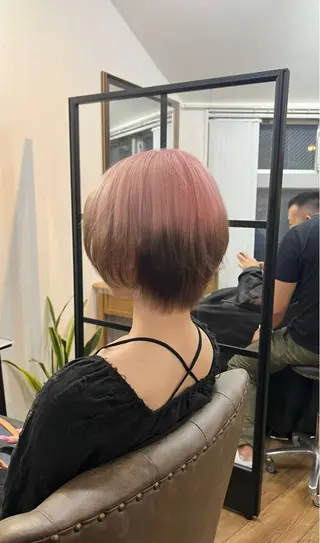 ショート カラー 🫧艶ダブルカラー ブリーチ🫧トモヤのヘアスタイル