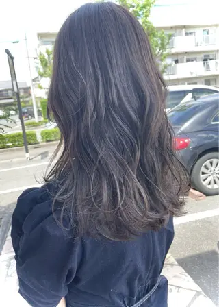 セミロング 色落ちまで可愛い🩷 透明感🩵安江理緒のヘアスタイル