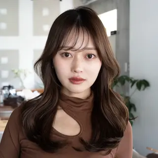セミロング まとまるレイヤー カット/透明感カラーのヘアスタイル