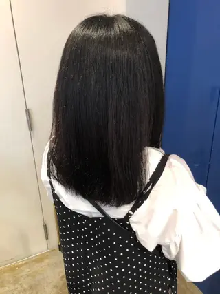 ミディアム MIOベージュカラー 柔らかいカラーのヘアスタイル
