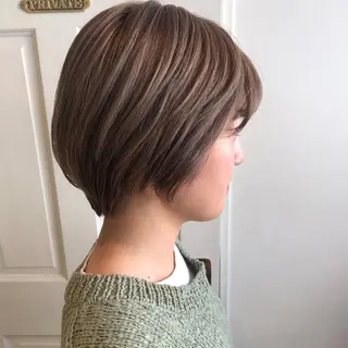 ショート カラー MIOベージュカラー 柔らかいカラーのヘアスタイル