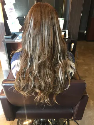 ロング 金澤 愛のヘアスタイル