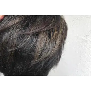 カラー 山下 襟華のヘアスタイル