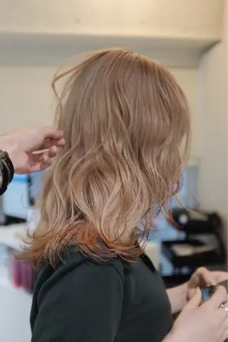 ロング カラー OPUSダブルカラー ケアブリーチのヘアスタイル