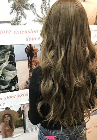 ロング カラー パーマ 大阪レミーエクステ チビ編み込みのヘアスタイル
