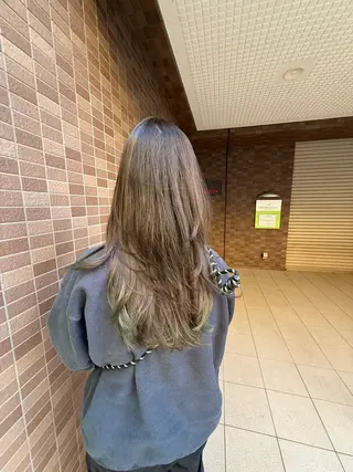 ロング 青山 光のヘアスタイル