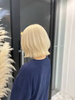 ミディアム Haruna/河原町 ハイトーン🤍のヘアスタイル