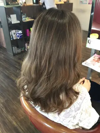 セミロング カラー ヘアアレンジ 🌿‬ ܸAir 透明感🌱西村知佳のヘアスタイル