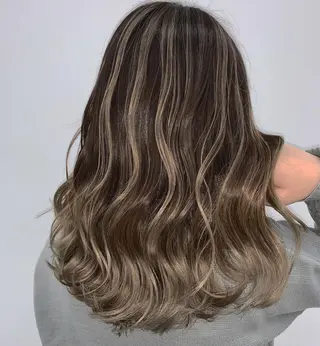 ミディアム 山田 絵里菜のヘアスタイル