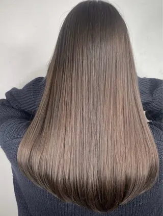 ロング _WHITE鳳店 アンダーバーホワイトのヘアスタイル