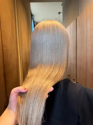 ロング カラー hina 🛋️ブリーチカラーのヘアスタイル