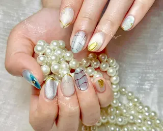 ネイル 🦋 Queenieのネイルデザイン