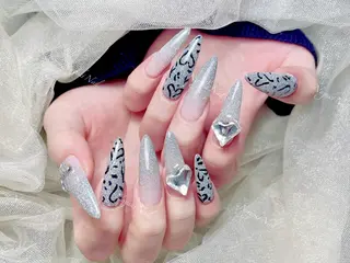 ネイル 🦋 Queenieのネイルデザイン