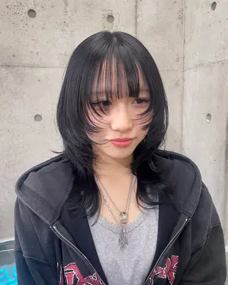 セミロング ハイトーン/ブリーチ /ウルフ⛓️MAKIのヘアスタイル