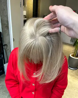 カラー ウルフ/レイヤー/ ブリーチカラーのヘアスタイル