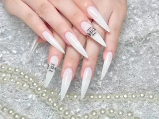 ネイル 🦋 Queenieのネイルデザイン
