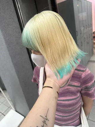 セミロング カラー ブリーチ特化🌈 MANATOのヘアスタイル