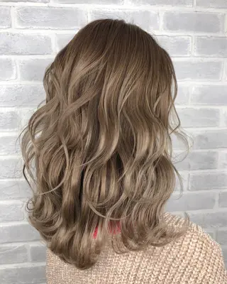セミロング カラー 【透明感、艶髪】西村 有司のヘアスタイル