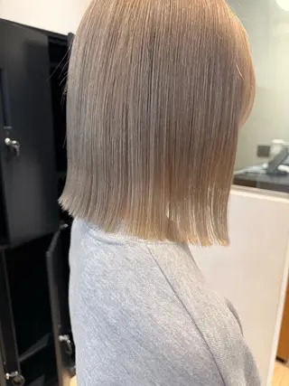 ミディアム カラー 須藤 優真 切りっぱなしボブのヘアスタイル