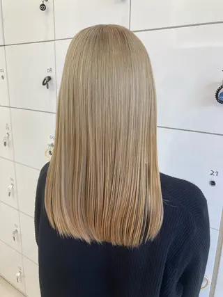 セミロング カラー 上杉 梨緒のヘアスタイル