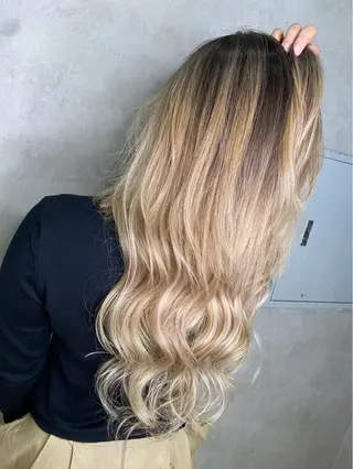 ロング 佐々木 りあのヘアスタイル