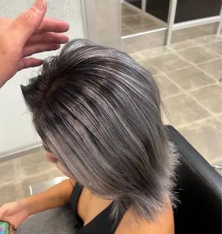ミディアム tomo MiND HAiRのヘアスタイル