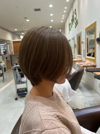 ショート カラー 浦﨑 笑美里のヘアスタイル