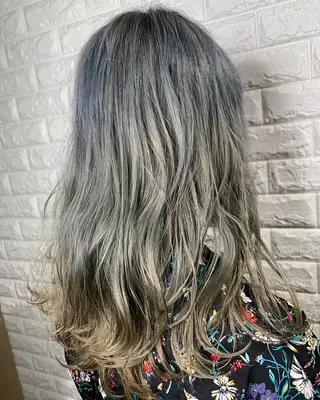 セミロング カラー Lee東三国 店長 谷辻誠志のヘアスタイル