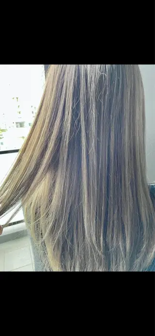 カラー 岡屋 瞬のヘアスタイル