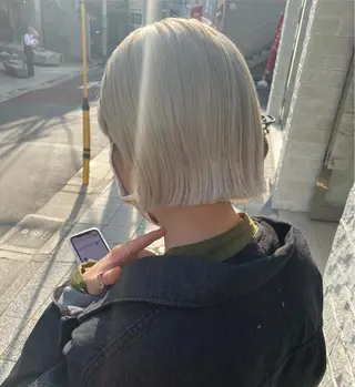 ショート カラー Lomalia レナのヘアスタイル