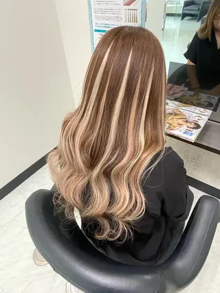 ロング 吉田 麻倫のヘアスタイル