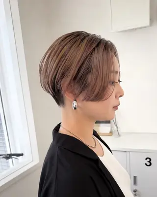 ショート カラー ショートのための 曲がる縮毛矯正のヘアスタイル