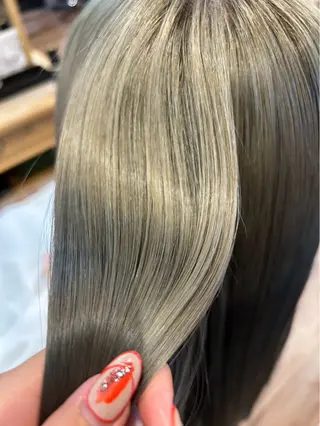 ロング ブリーチ・カットモデ ル募集中🫧高口小春のヘアスタイル