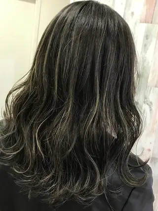 ミディアム カラー 艶髪🫧髪質改善 縮毛矯正✨影山湧市のヘアスタイル