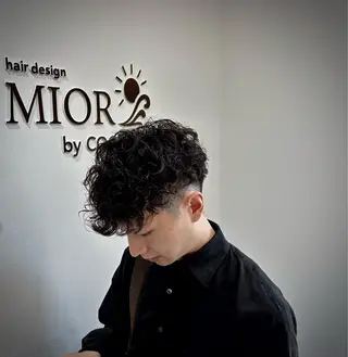 ショート パーマ メンズ 峯 渉人のヘアスタイル